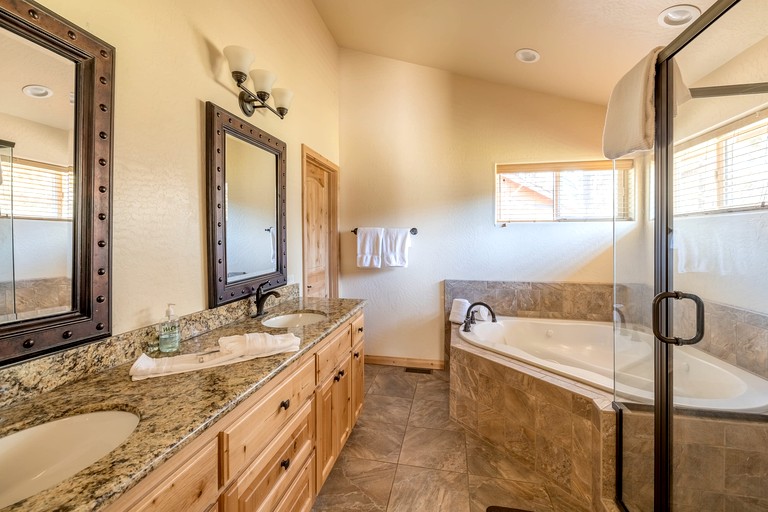 Cabins (United States of America, Big Bear Lake, California)