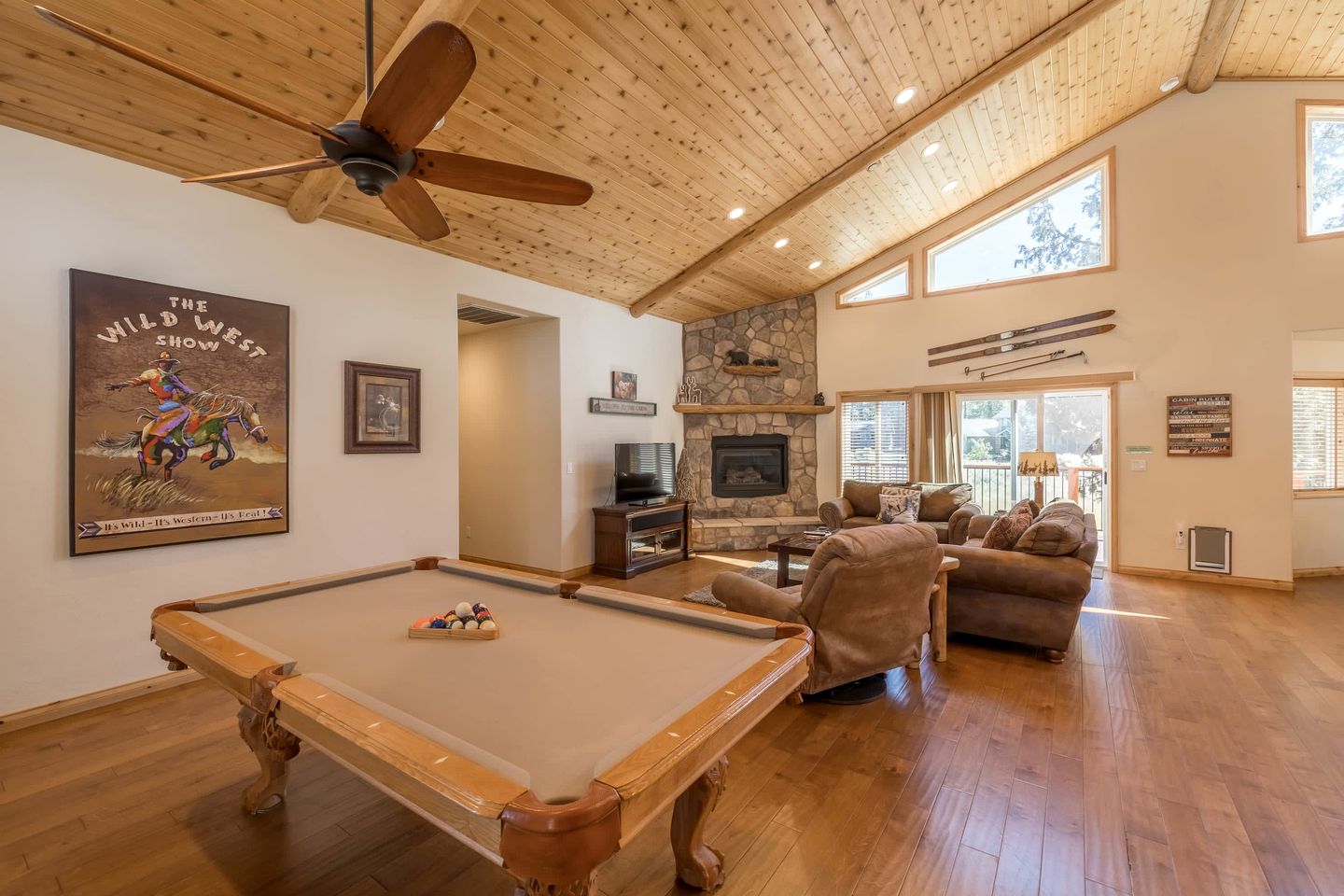 Spectacular Cabin with Foosball and Pool Table in California