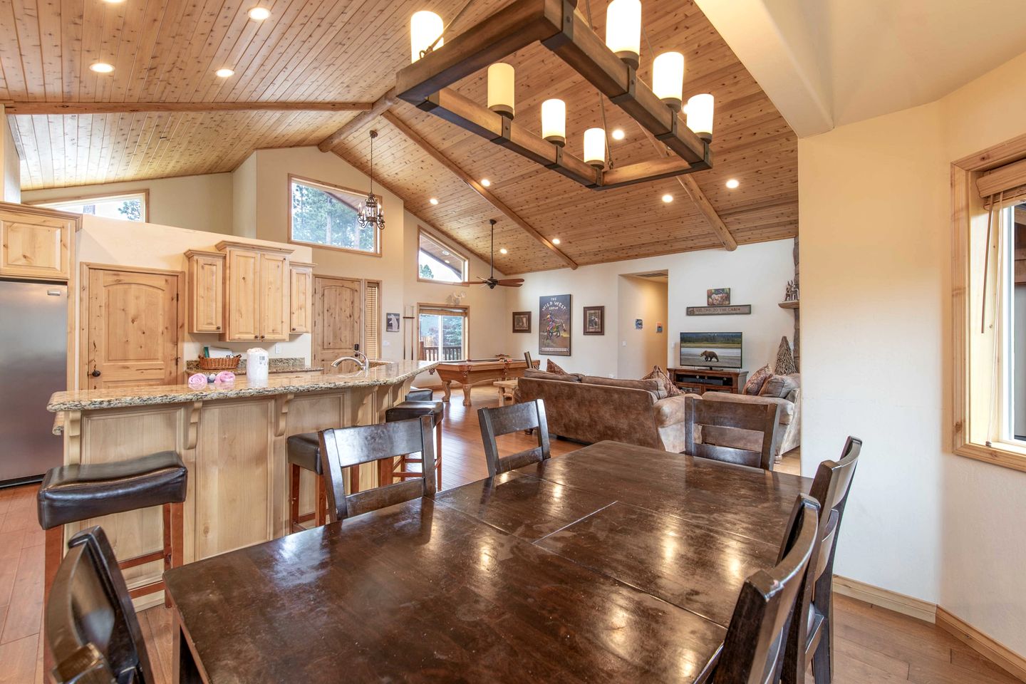 Spectacular Cabin with Foosball and Pool Table in California