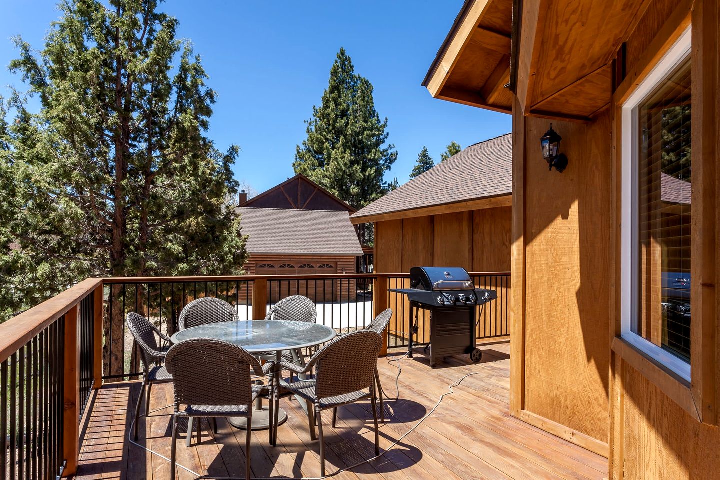 Spectacular Cabin with Foosball and Pool Table in California