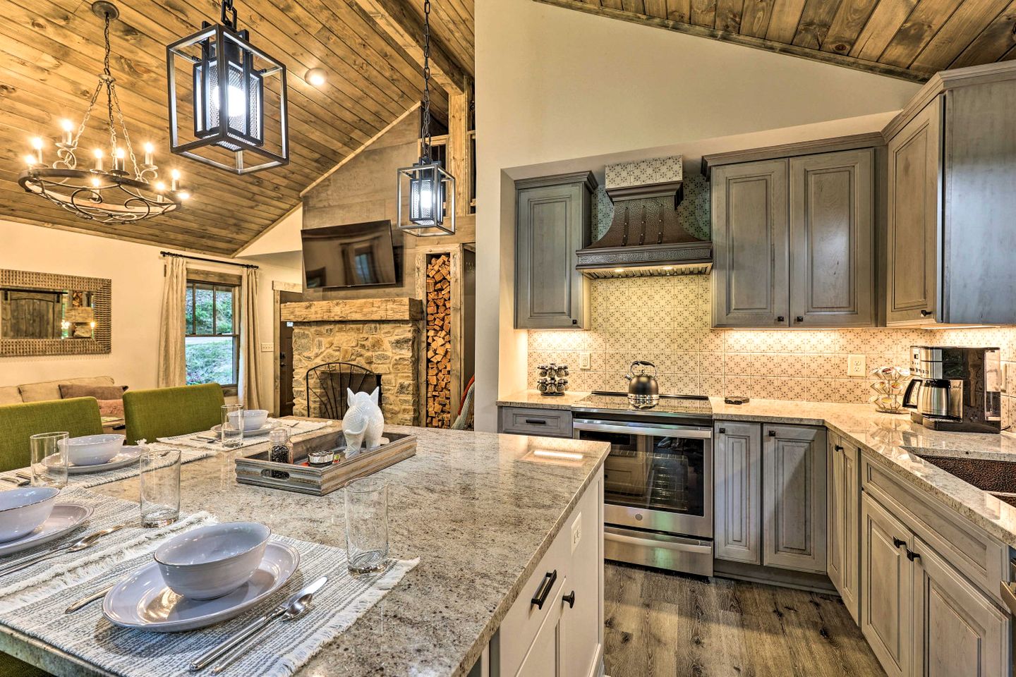 Modern Chic Cabin with Game Room and Hiking Trails in North Carolina