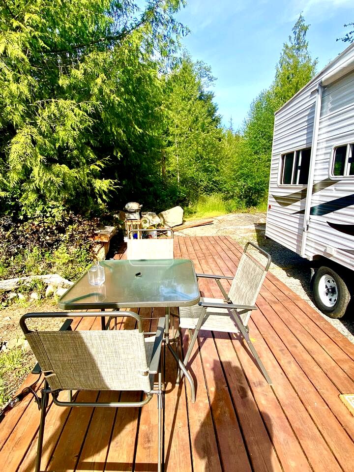 Cozy Caravan with Spacious Private Deck Surrounded by Nature for an Amazing Escape near Halfmoon Bay, British Columbia