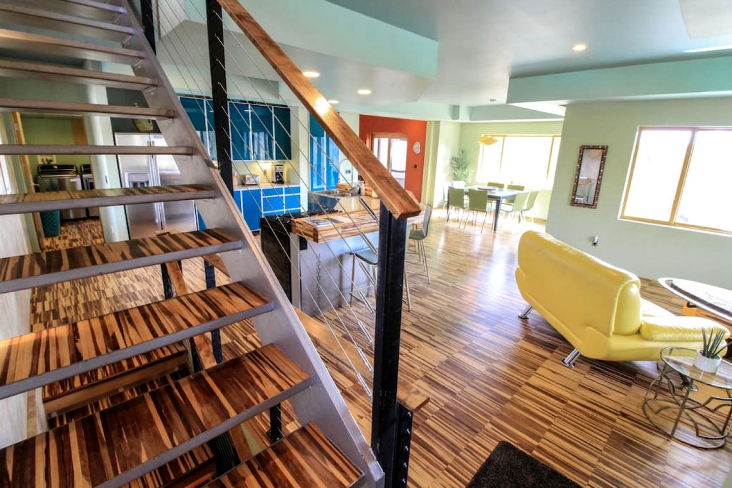 Colorful Cabin with Hot-Tub, Game Room and Gym in Montana