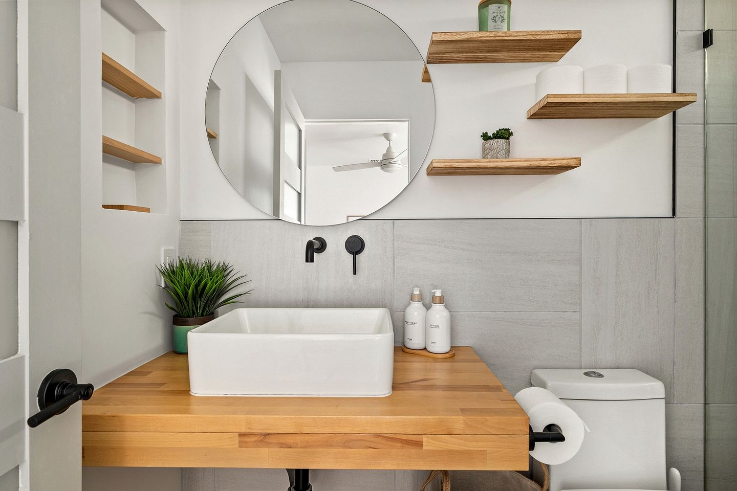 Dreamy Vacation Rental with Fire Pit and Fantastic Desert Views in Yucca Valley, California