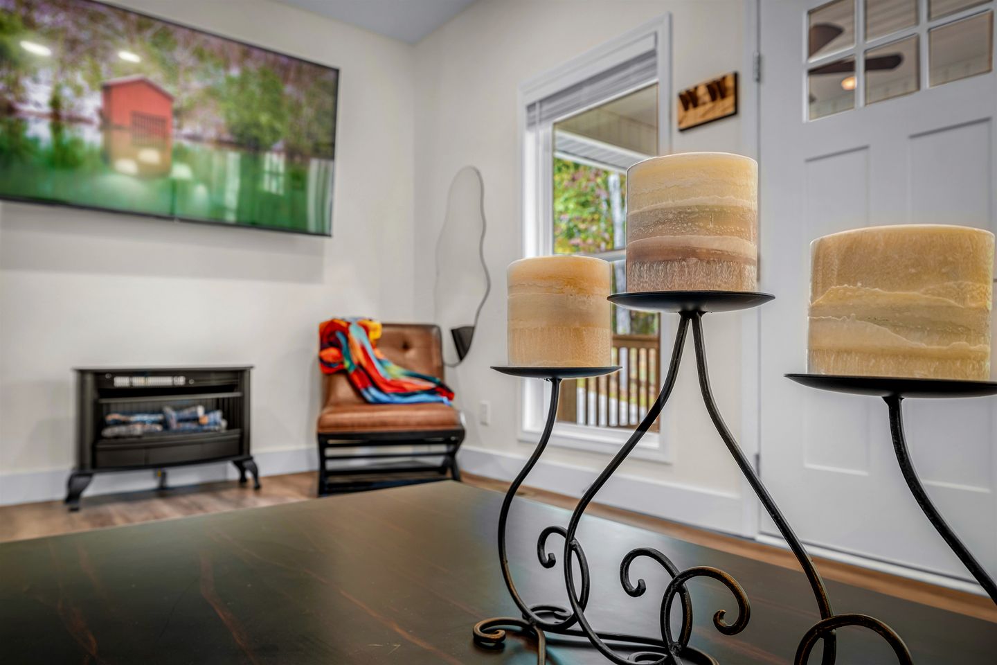 Modern Dog-Friendly Cabin with Spacious Porch and Fire Pit in Alabama