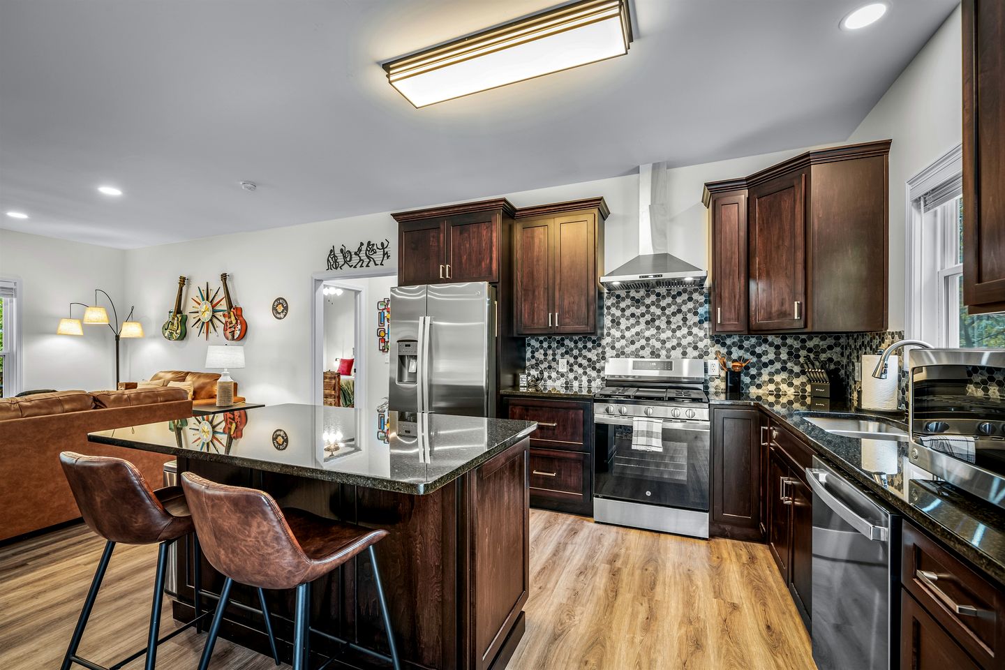 Modern Dog-Friendly Cabin with Spacious Porch and Fire Pit in Alabama