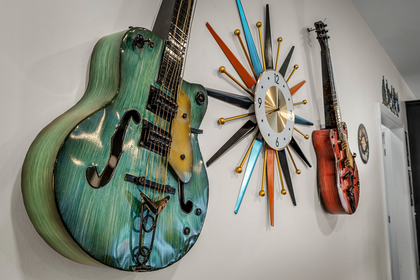 Modern Dog-Friendly Cabin with Spacious Porch and Fire Pit in Alabama