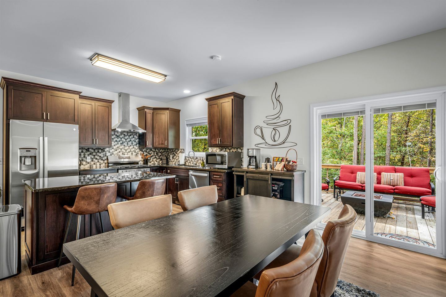 Modern Dog-Friendly Cabin with Spacious Porch and Fire Pit in Alabama