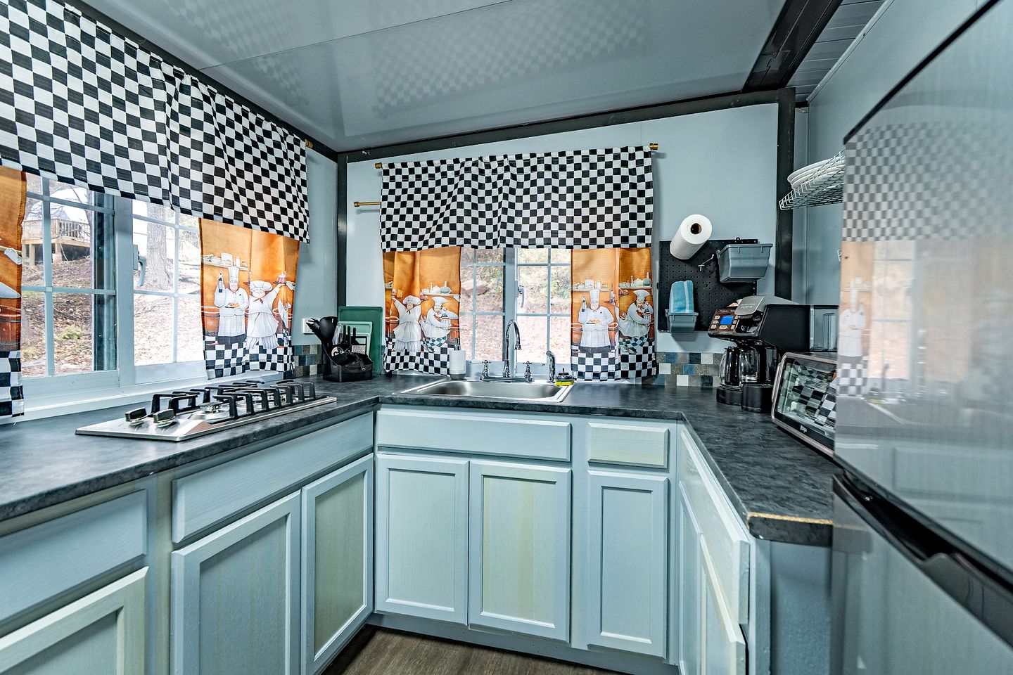 Modern Foldable Container Home with Mountain Views near Pipestem Resort, West Virginia