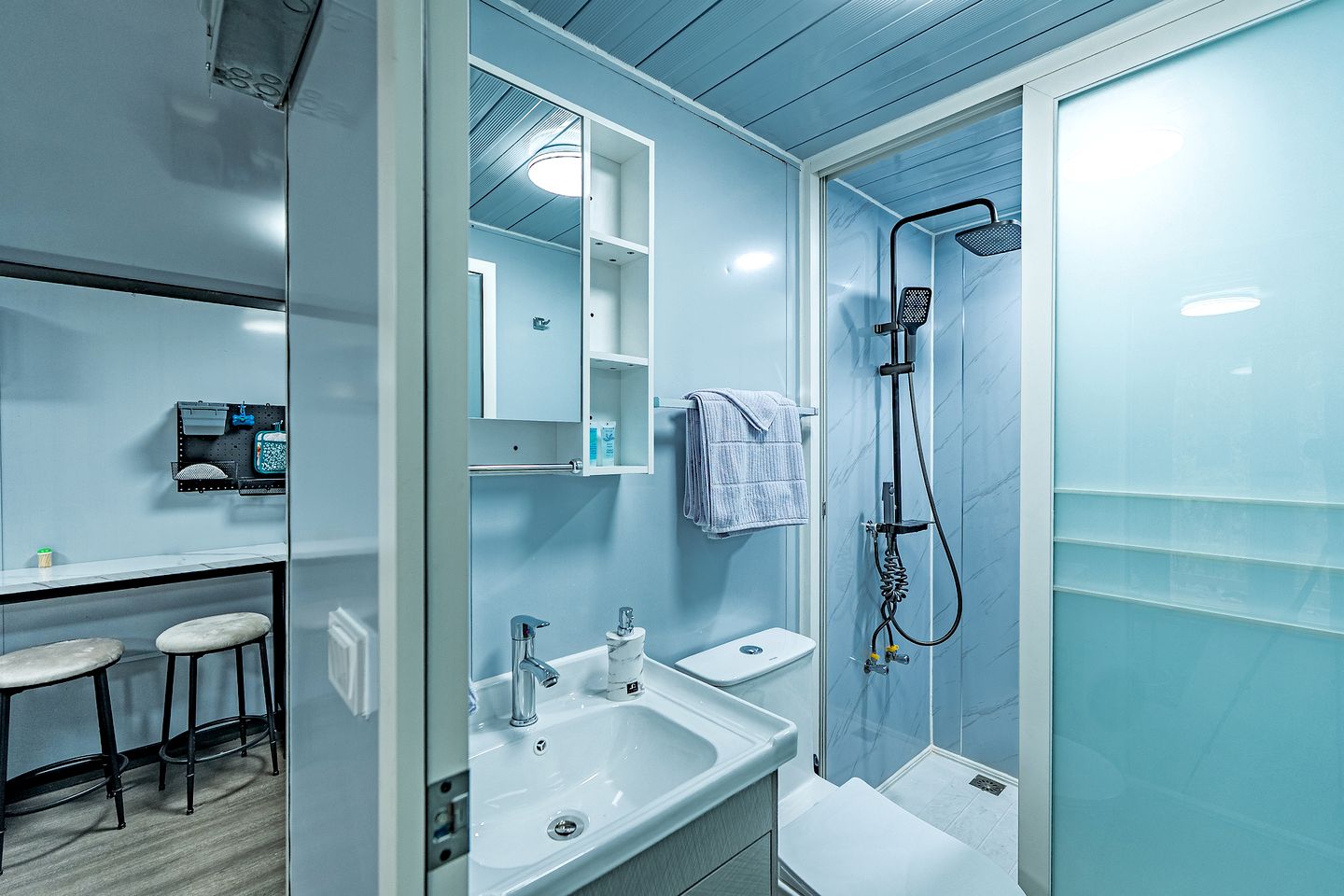 Modern Foldable Container Home with Mountain Views near Pipestem Resort, West Virginia