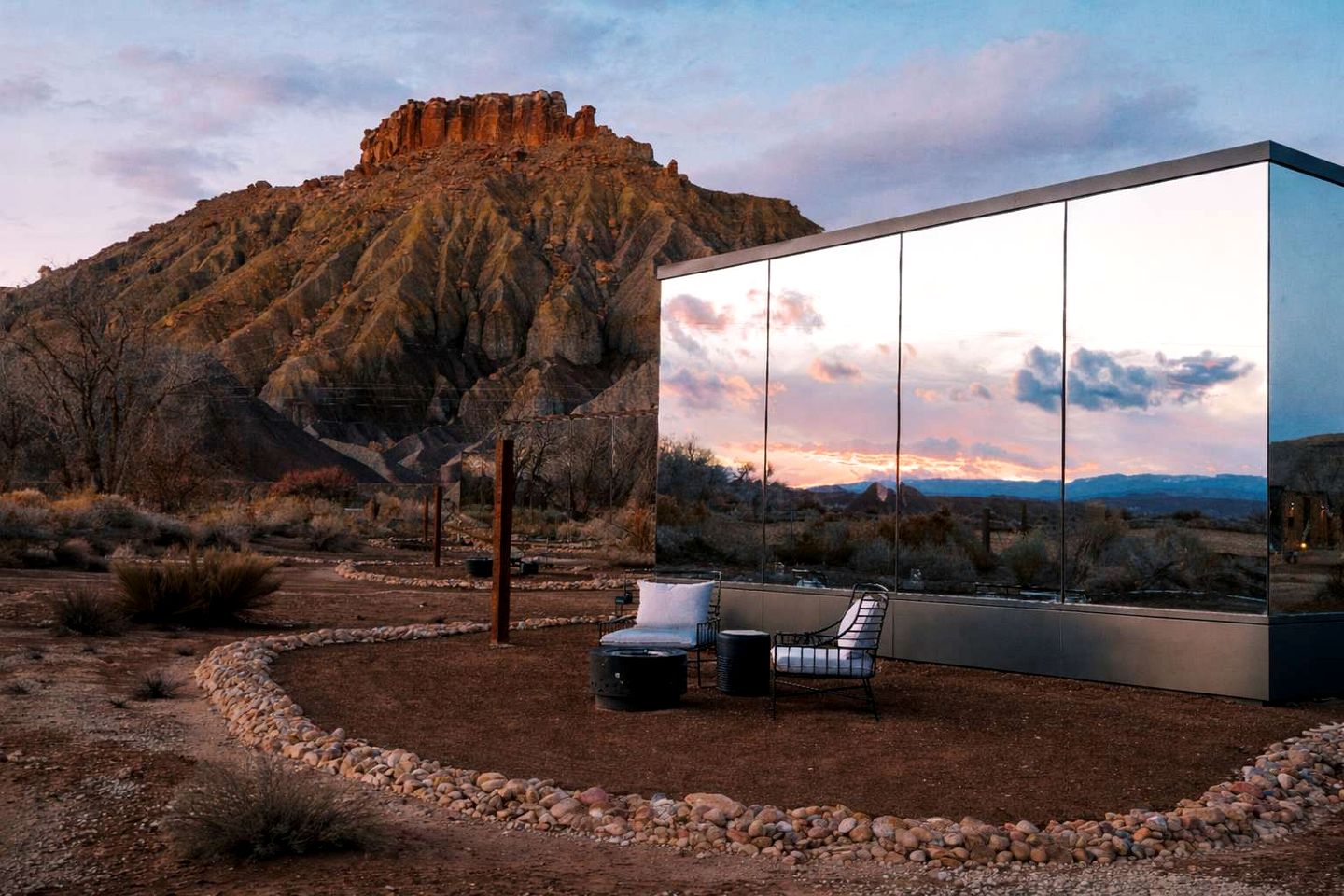 Unique Mirror Studio Retreat with Panoramic Views near Capitol Reef, Torrey Utah