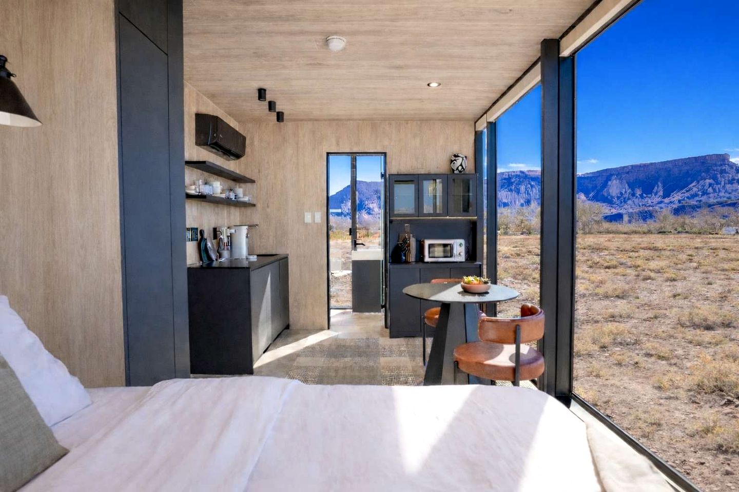 Unique Mirror Studio Retreat with Panoramic Views near Capitol Reef, Torrey Utah