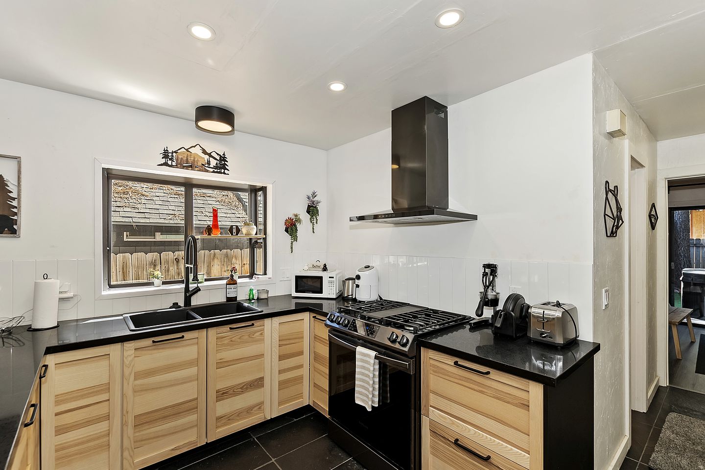 Unwind in Style: Premier Location Cabin with Hot Tub in California