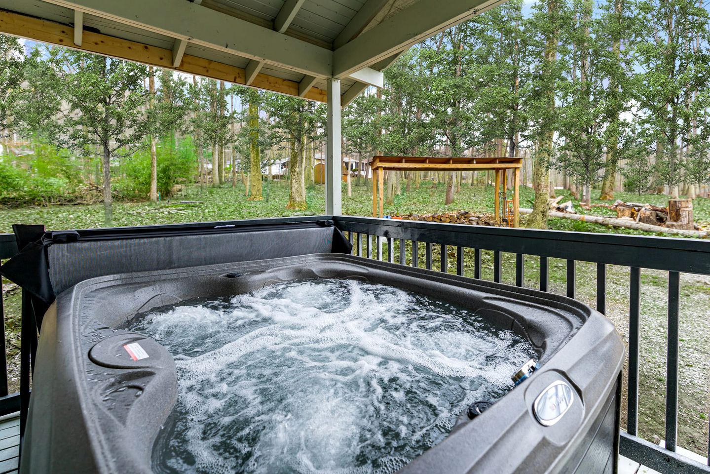 Modern Harpers Ferry Cabin w Hot Tub, Deck, WiFi!, Cabins, Harpers