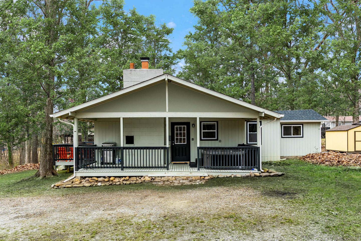 Modern Harpers Ferry Cabin w Hot Tub, Deck, WiFi!, Cabins, Harpers