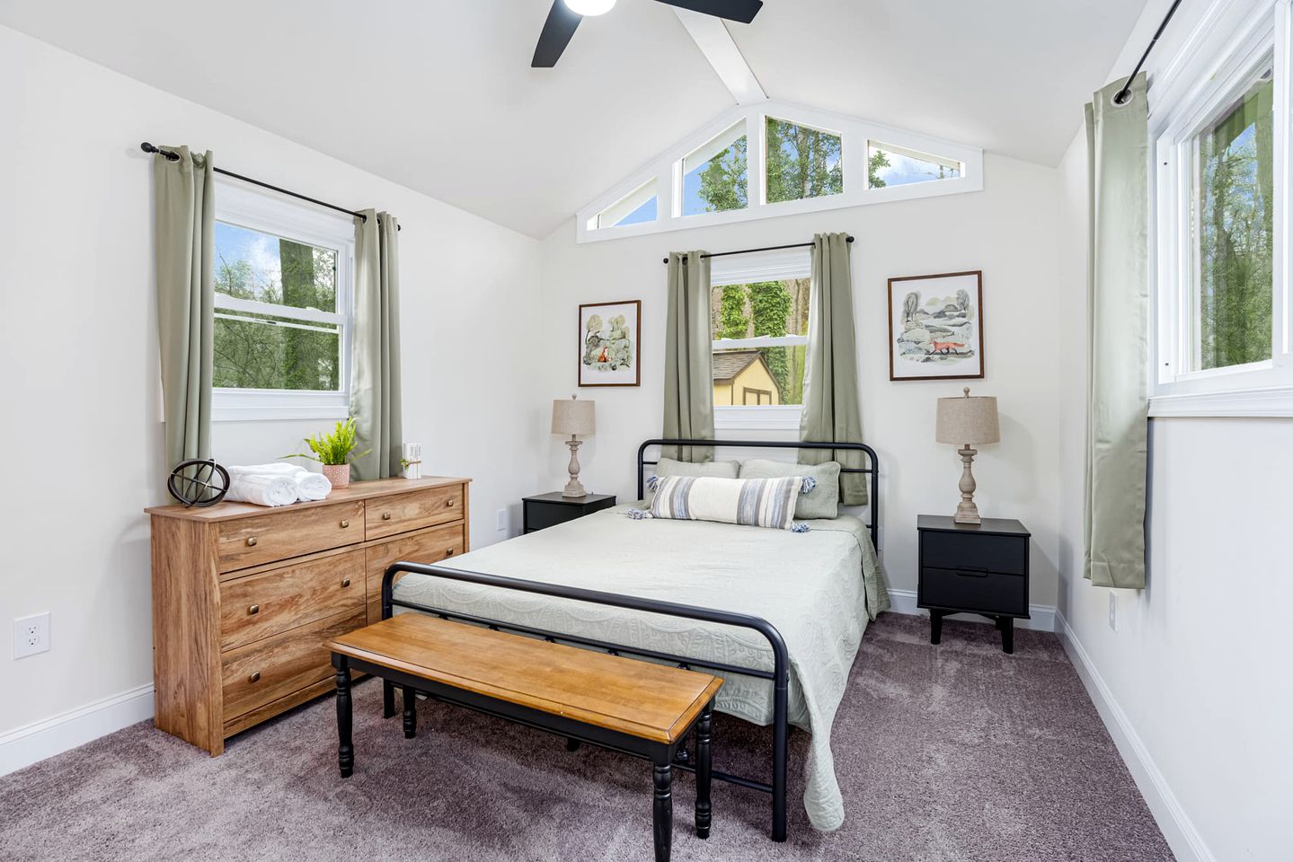 Modern Harpers Ferry Cabin w Hot Tub, Deck, WiFi!, Cabins, Harpers