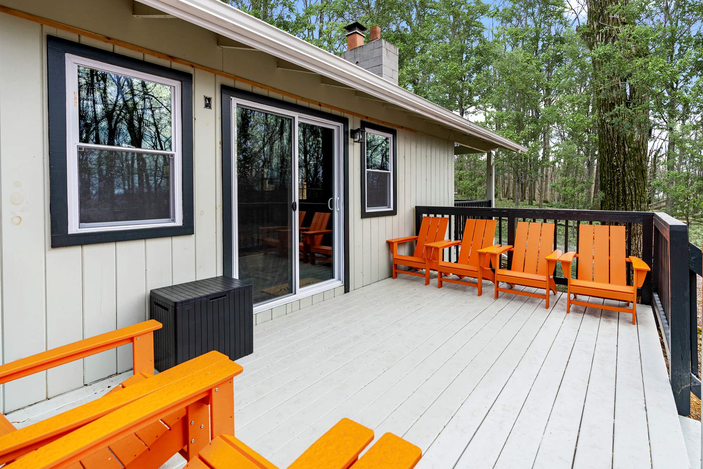 Modern Harpers Ferry Cabin w Hot Tub, Deck, WiFi!, Cabins, Harpers
