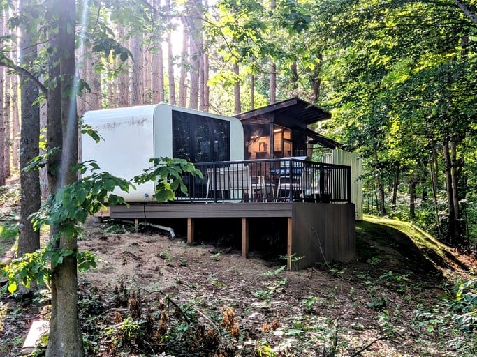 Secluded Modern Tiny House with Wood-Fired Hot Tub Near Trails in Sears, Michigan