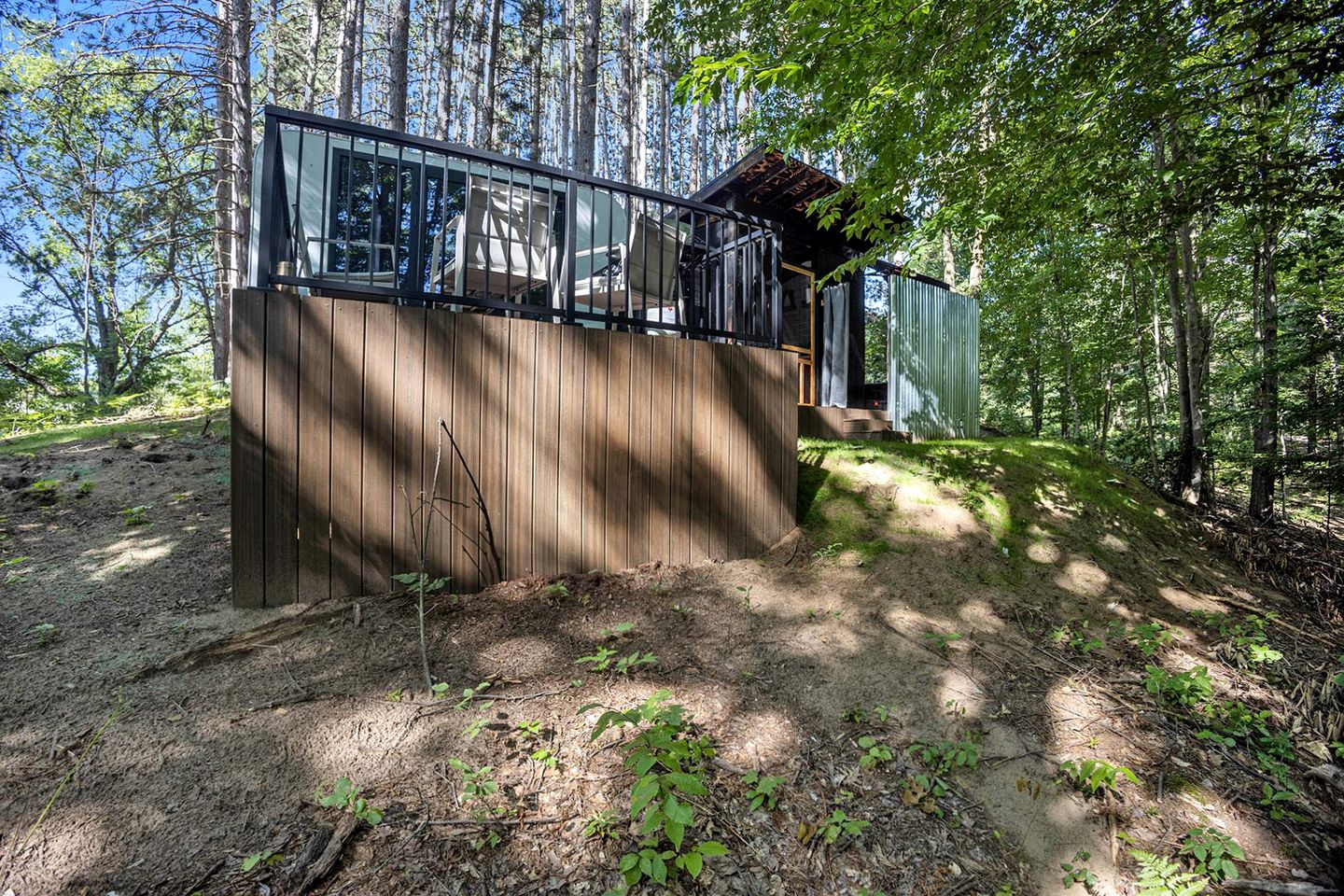 Secluded Modern Tiny House with Wood-Fired Hot Tub Near Trails in Sears, Michigan