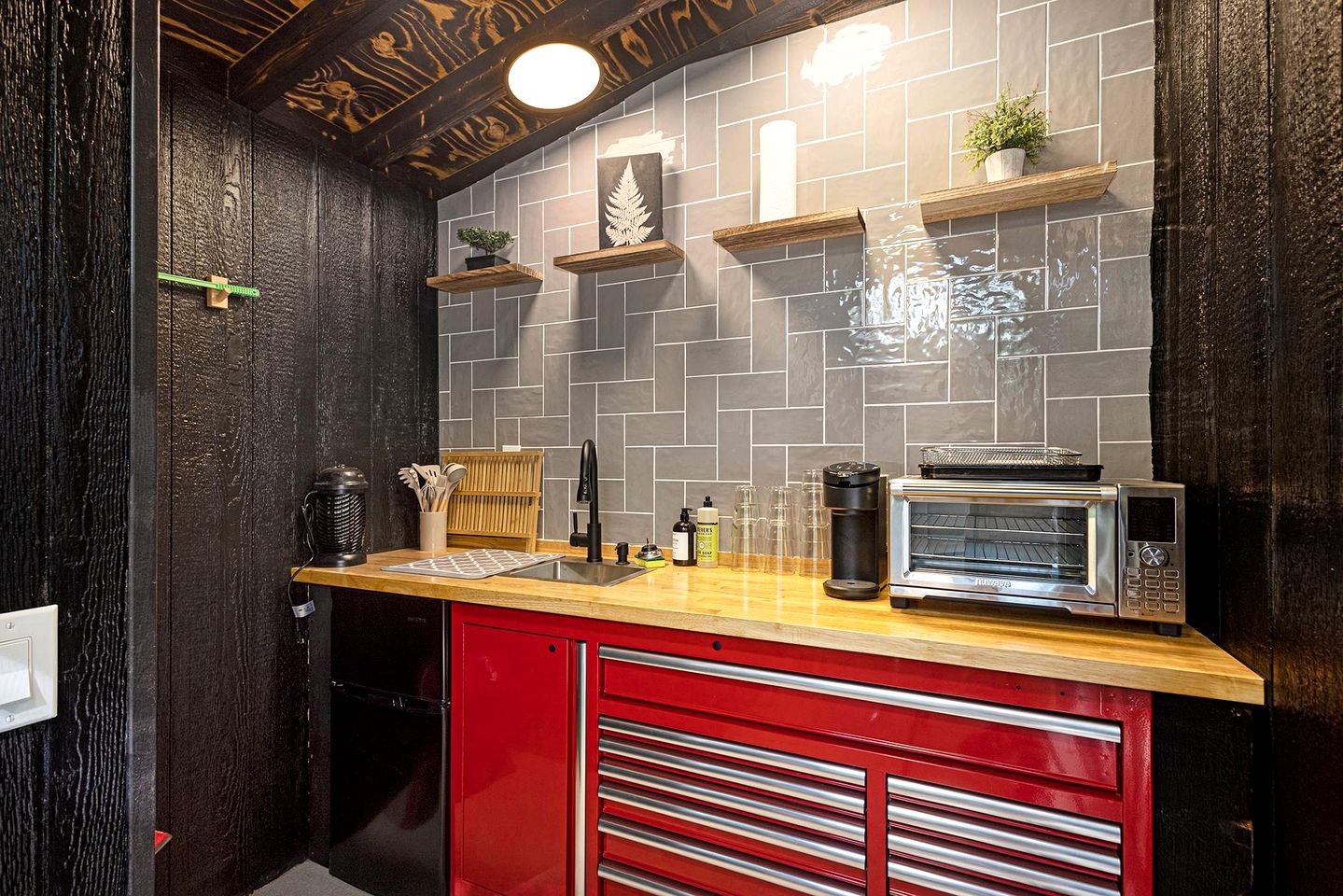 Secluded Modern Tiny House with Wood-Fired Hot Tub Near Trails in Sears, Michigan