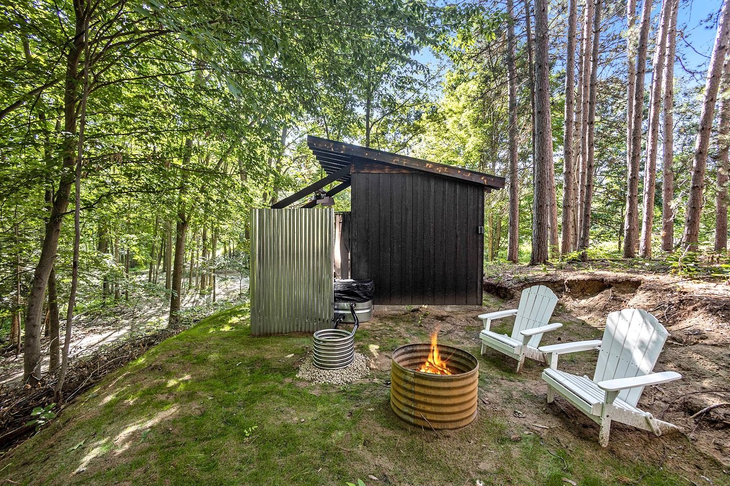 Secluded Modern Tiny House with Wood-Fired Hot Tub Near Trails in Sears, Michigan