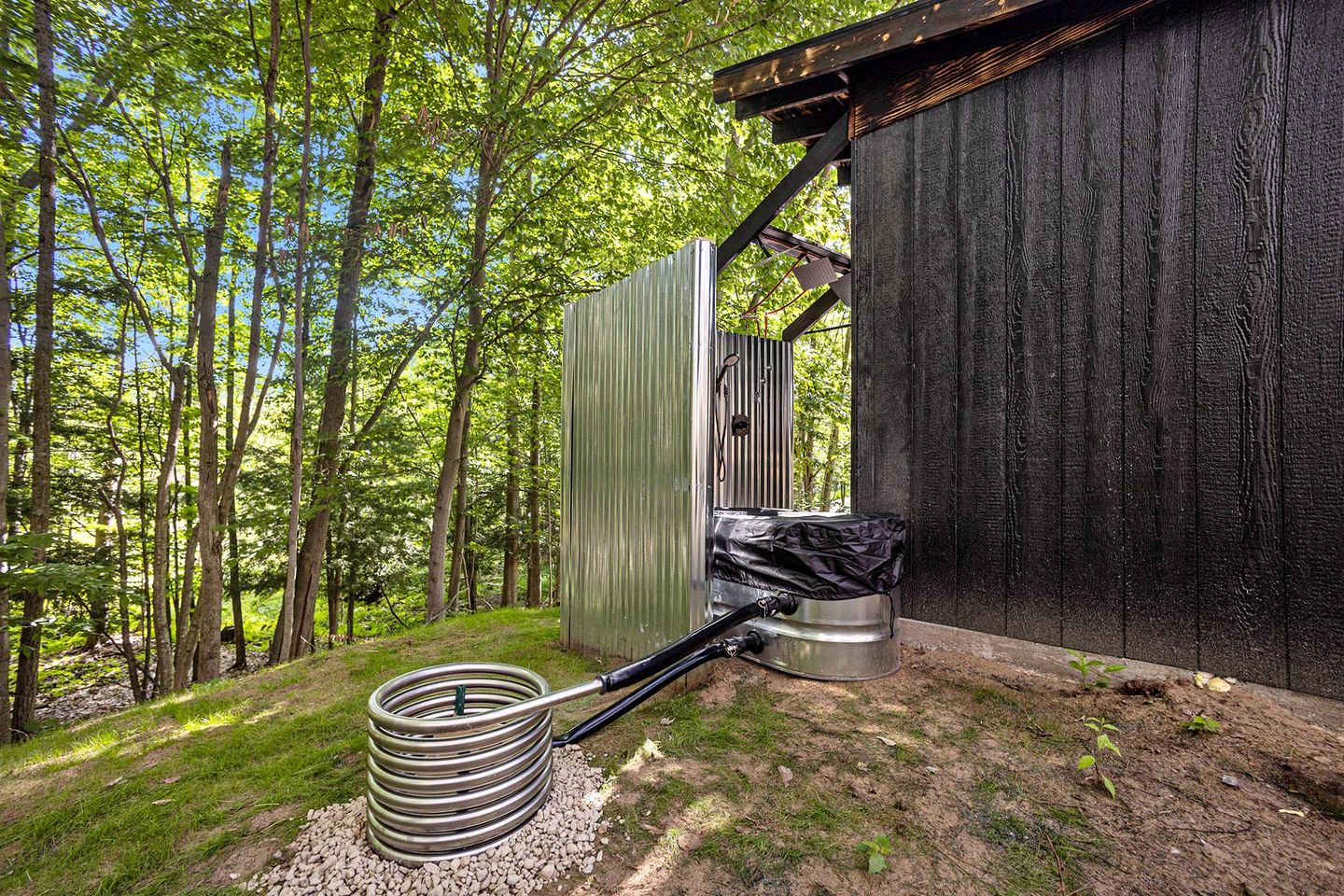 Secluded Modern Tiny House with Wood-Fired Hot Tub Near Trails in Sears, Michigan