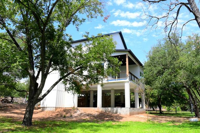 Luminous Vacation Rental with Fire Pit in Kingsland, Texas