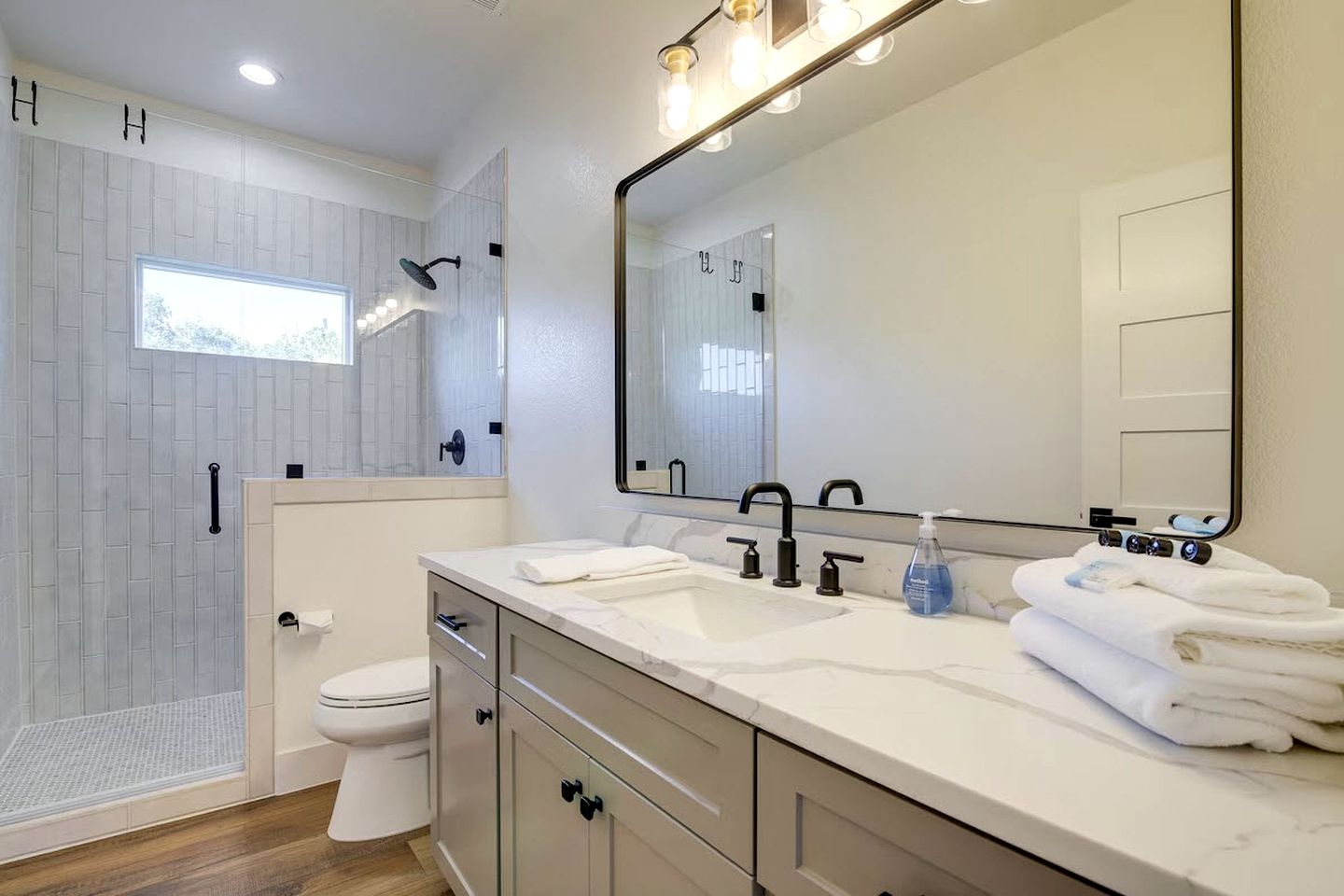 Luminous Vacation Rental with Fire Pit in Kingsland, Texas