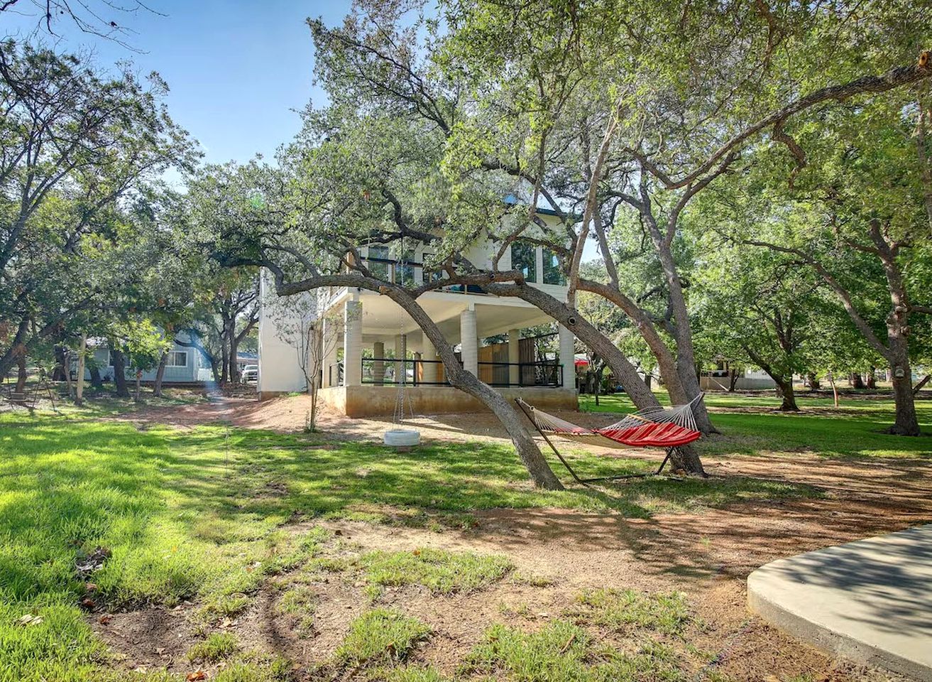 Luminous Vacation Rental with Fire Pit in Kingsland, Texas