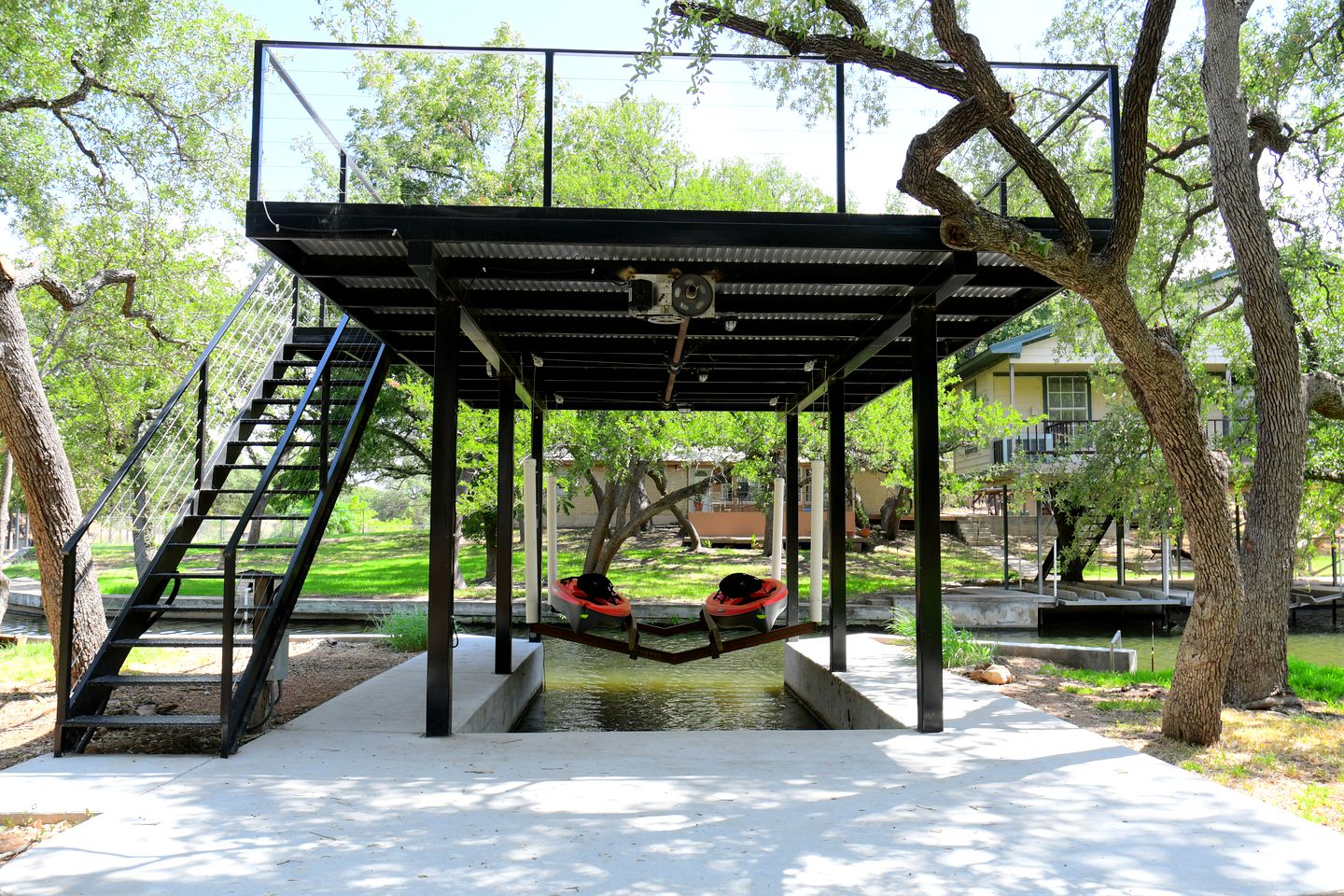 Luminous Vacation Rental with Fire Pit in Kingsland, Texas