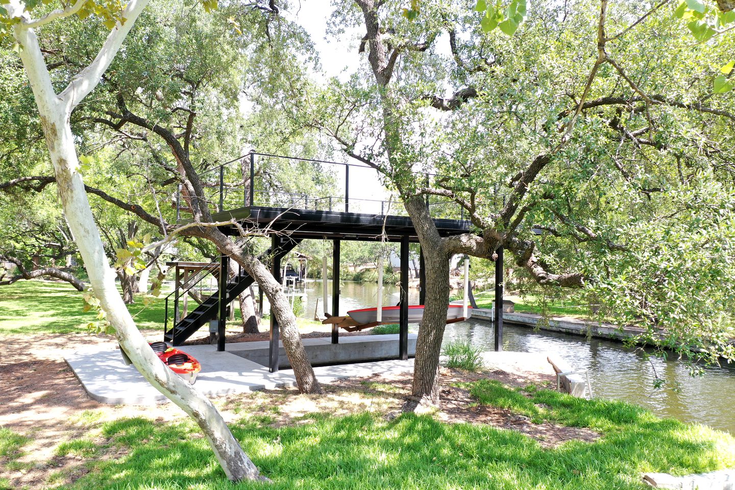 Luminous Vacation Rental with Fire Pit in Kingsland, Texas