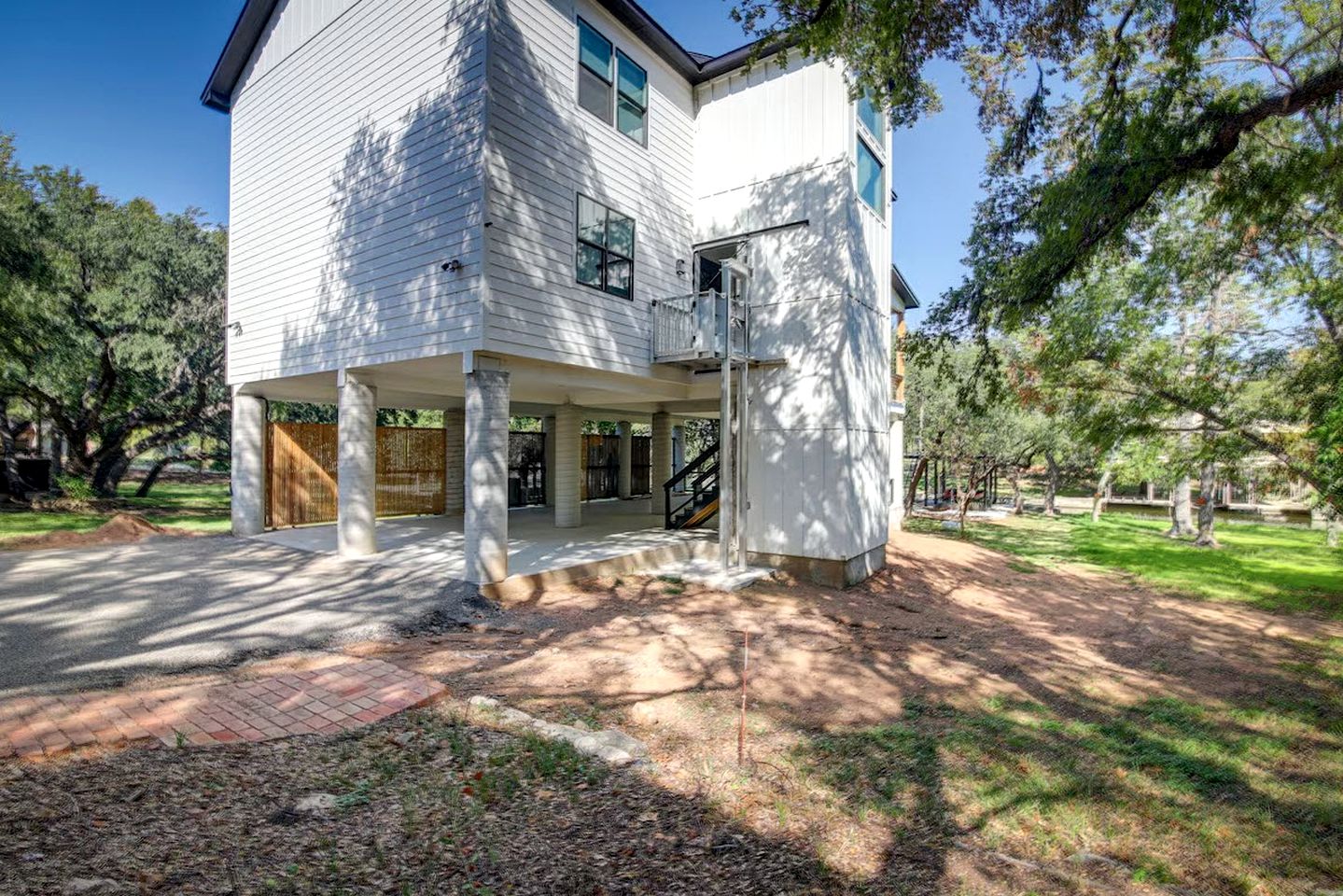 Luminous Vacation Rental with Fire Pit in Kingsland, Texas