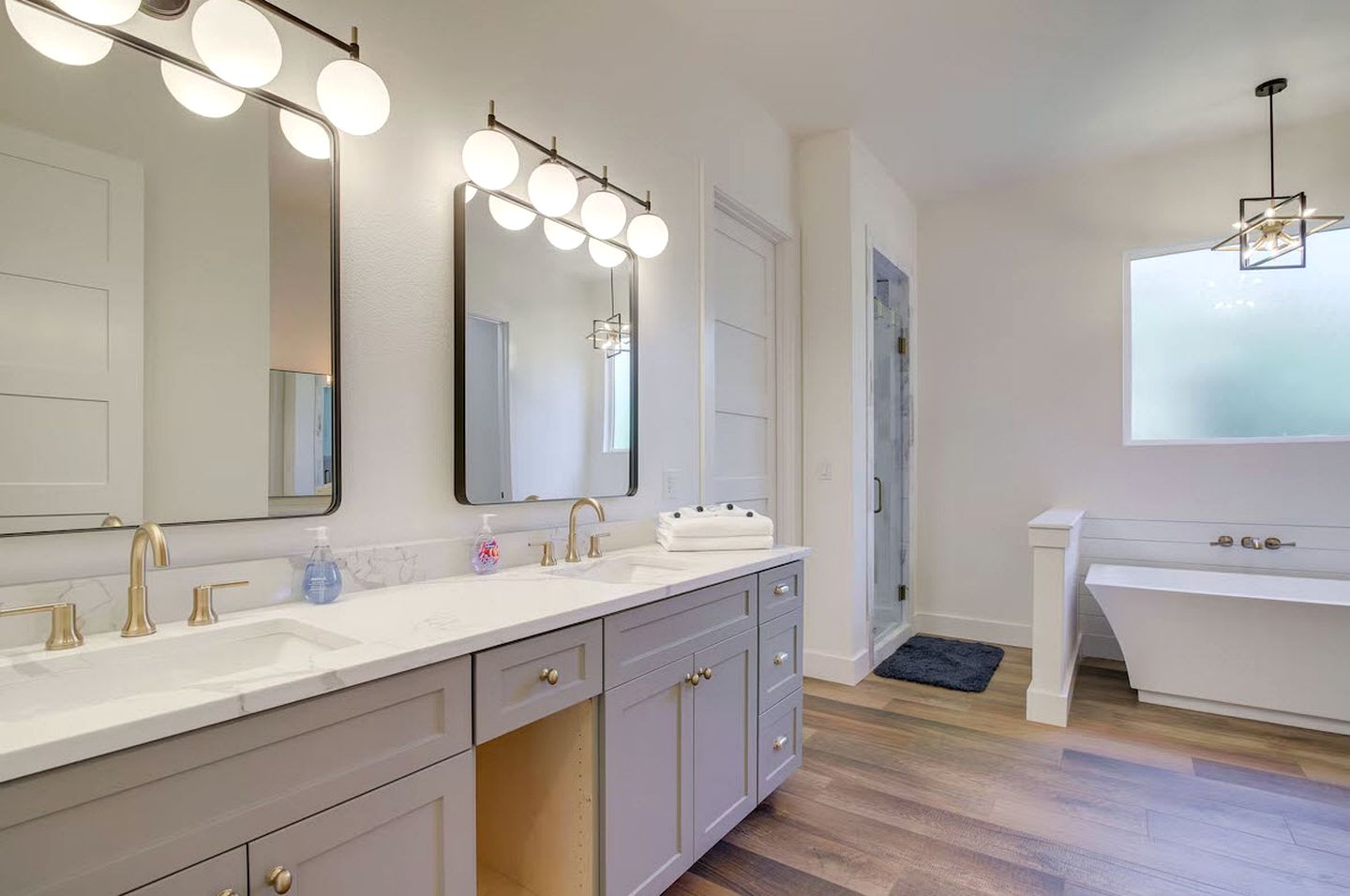 Luminous Vacation Rental with Fire Pit in Kingsland, Texas