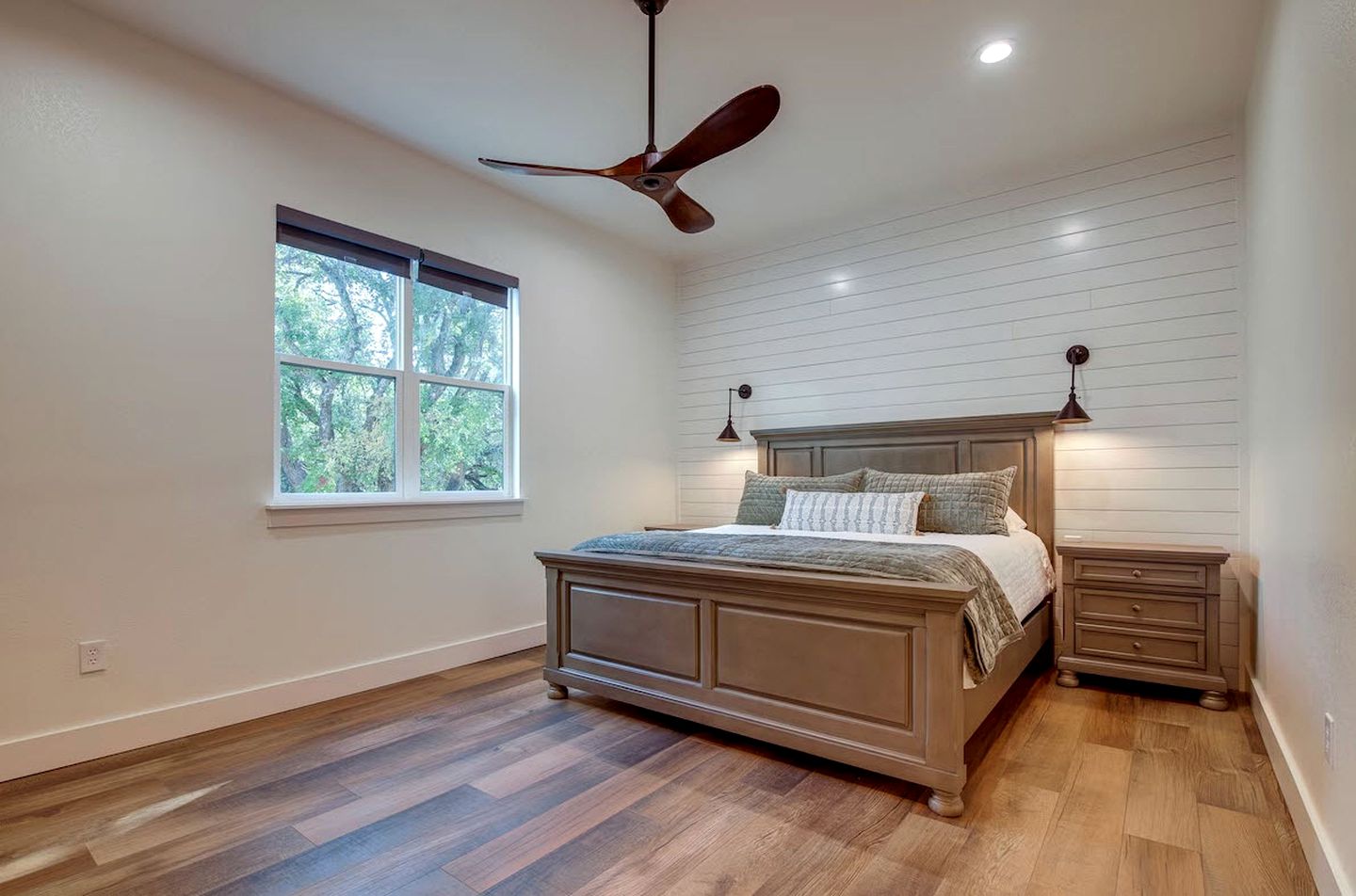 Luminous Vacation Rental with Fire Pit in Kingsland, Texas