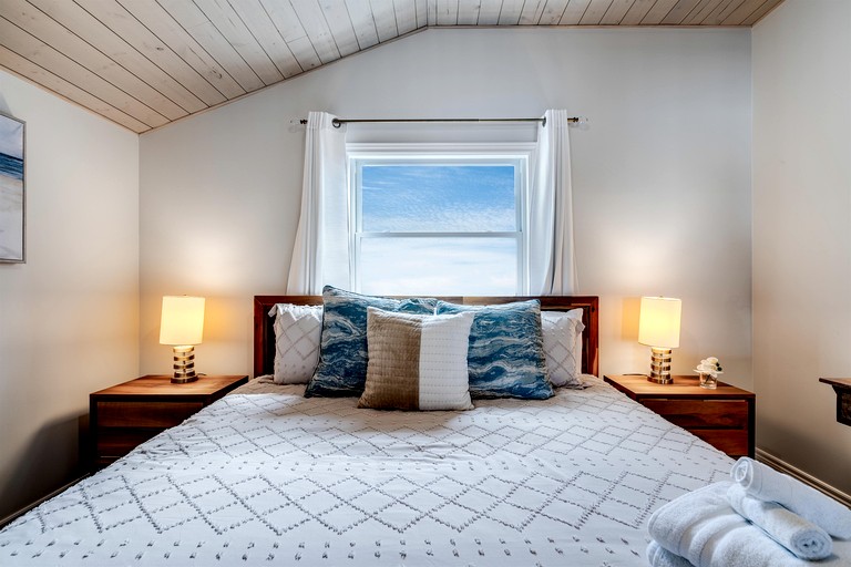 Cabins (Canada, Leamington, Ontario)