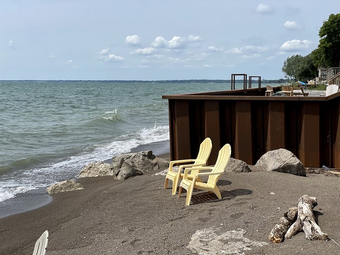 Cabins (Canada, Leamington, Ontario)