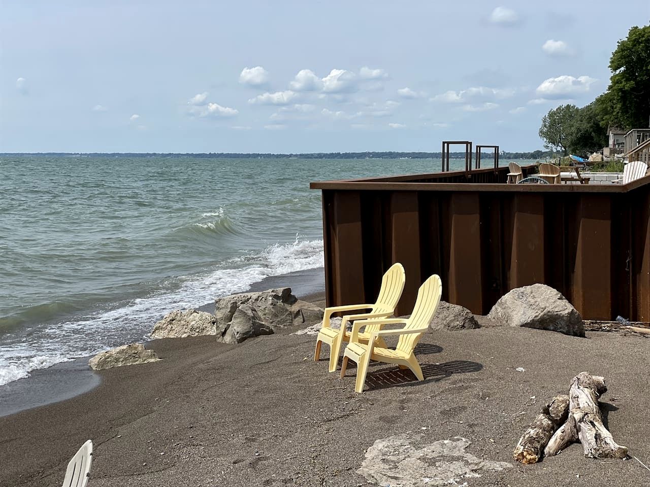 Modern Lake House with Incredible Deck and Jacuzzi in Ontario