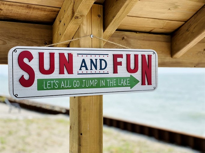 Cabins (Canada, Leamington, Ontario)