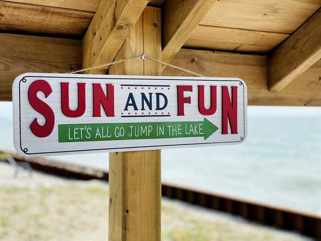 Modern Lake House with Incredible Deck and Jacuzzi in Ontario