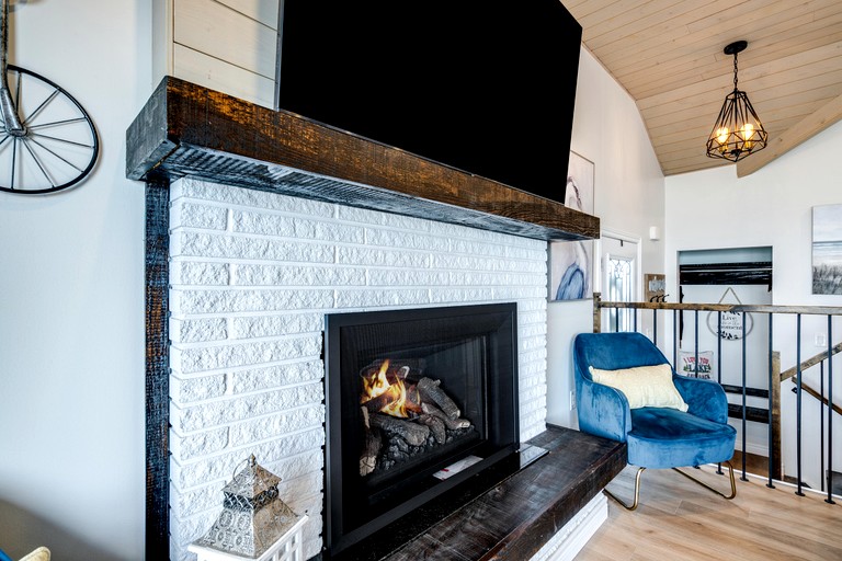 Cabins (Canada, Leamington, Ontario)