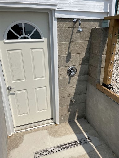 Cabins (Canada, Leamington, Ontario)