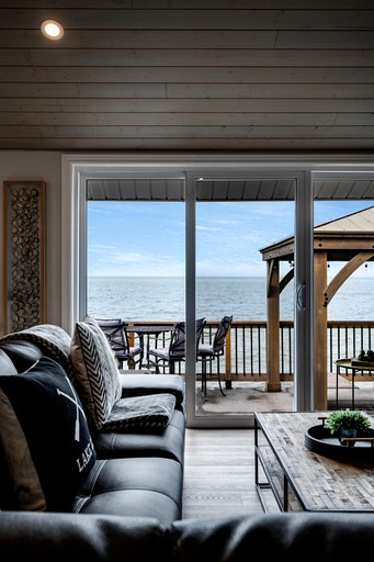 Cabins (Canada, Leamington, Ontario)