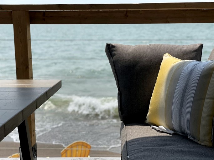 Cabins (Canada, Leamington, Ontario)