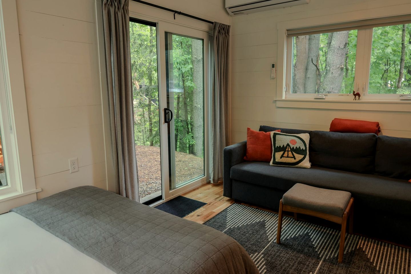 Beautiful Cabin with Modern Indoor Space and Fire Pit in Freeport, Maine