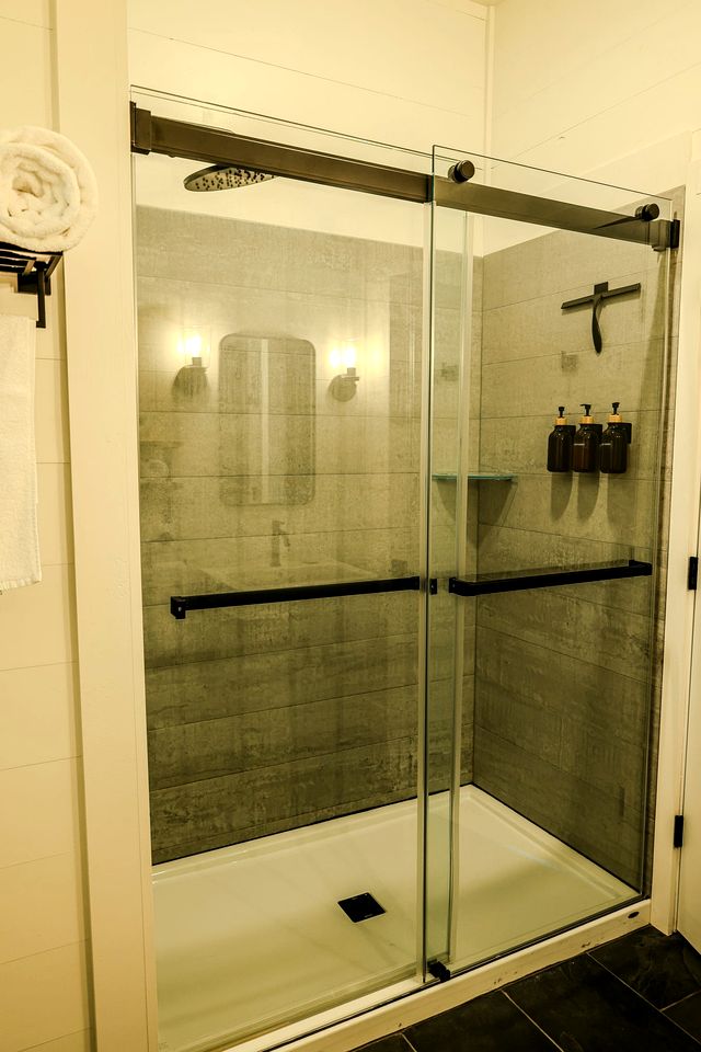 Beautiful Cabin with Modern Indoor Space and Fire Pit in Freeport, Maine