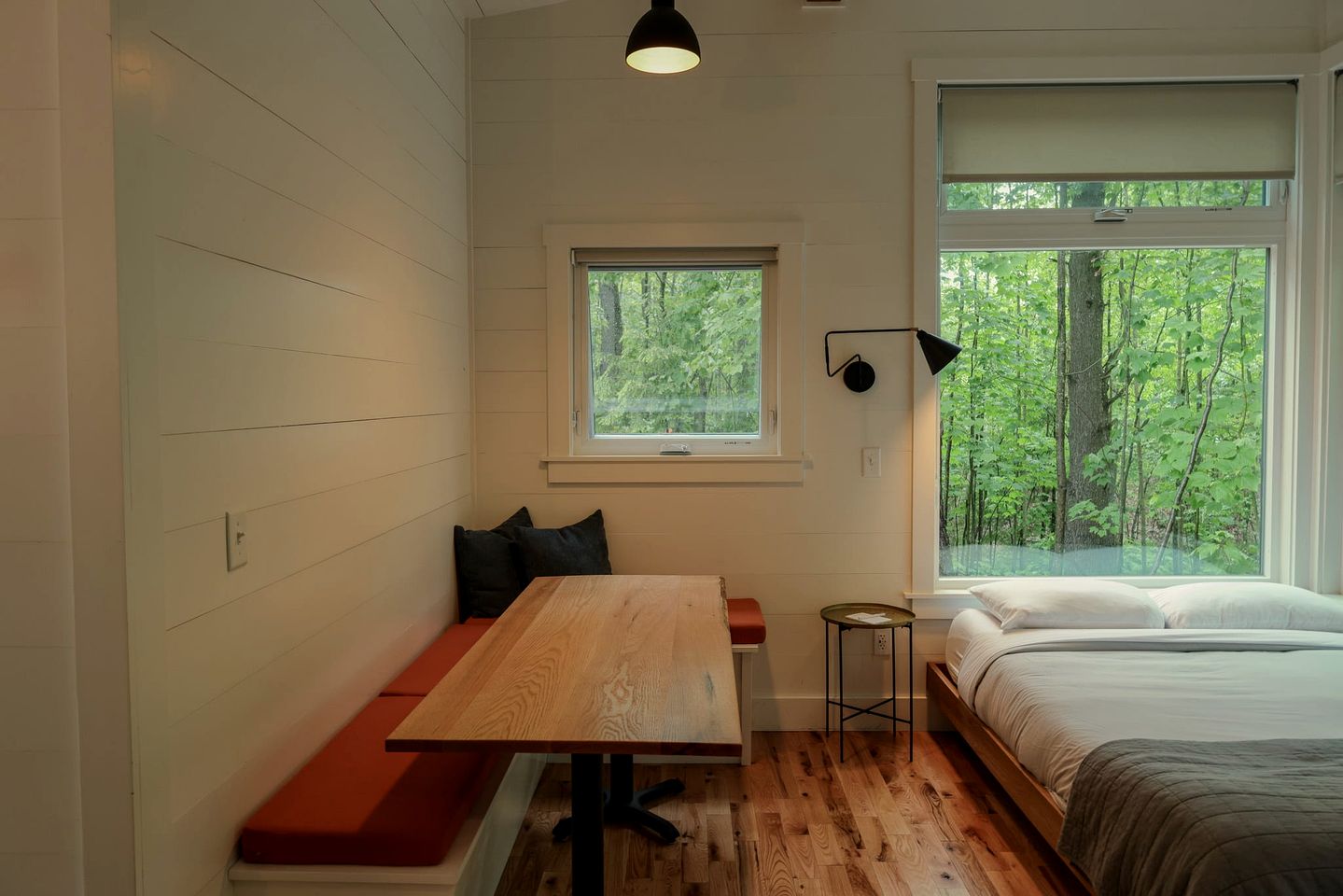 Beautiful Cabin with Modern Indoor Space and Fire Pit in Freeport, Maine