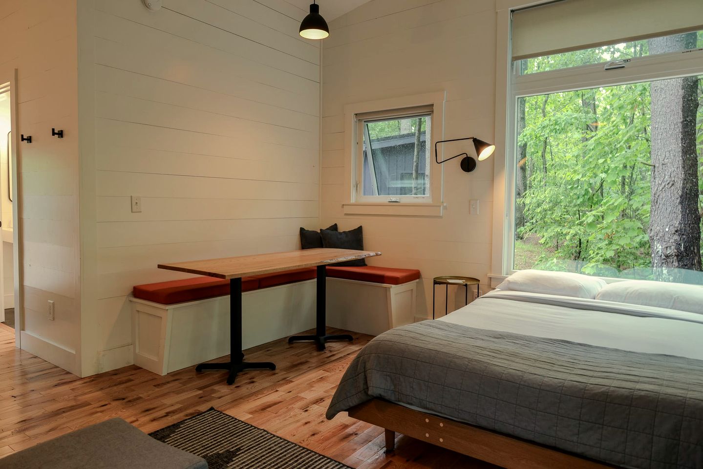 Beautiful Cabin with Modern Indoor Space and Fire Pit in Freeport, Maine