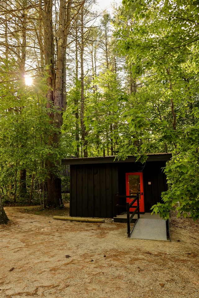 Luxurious Accessible Cabin with Forest Views near Desert of Maine – Freeport, ME