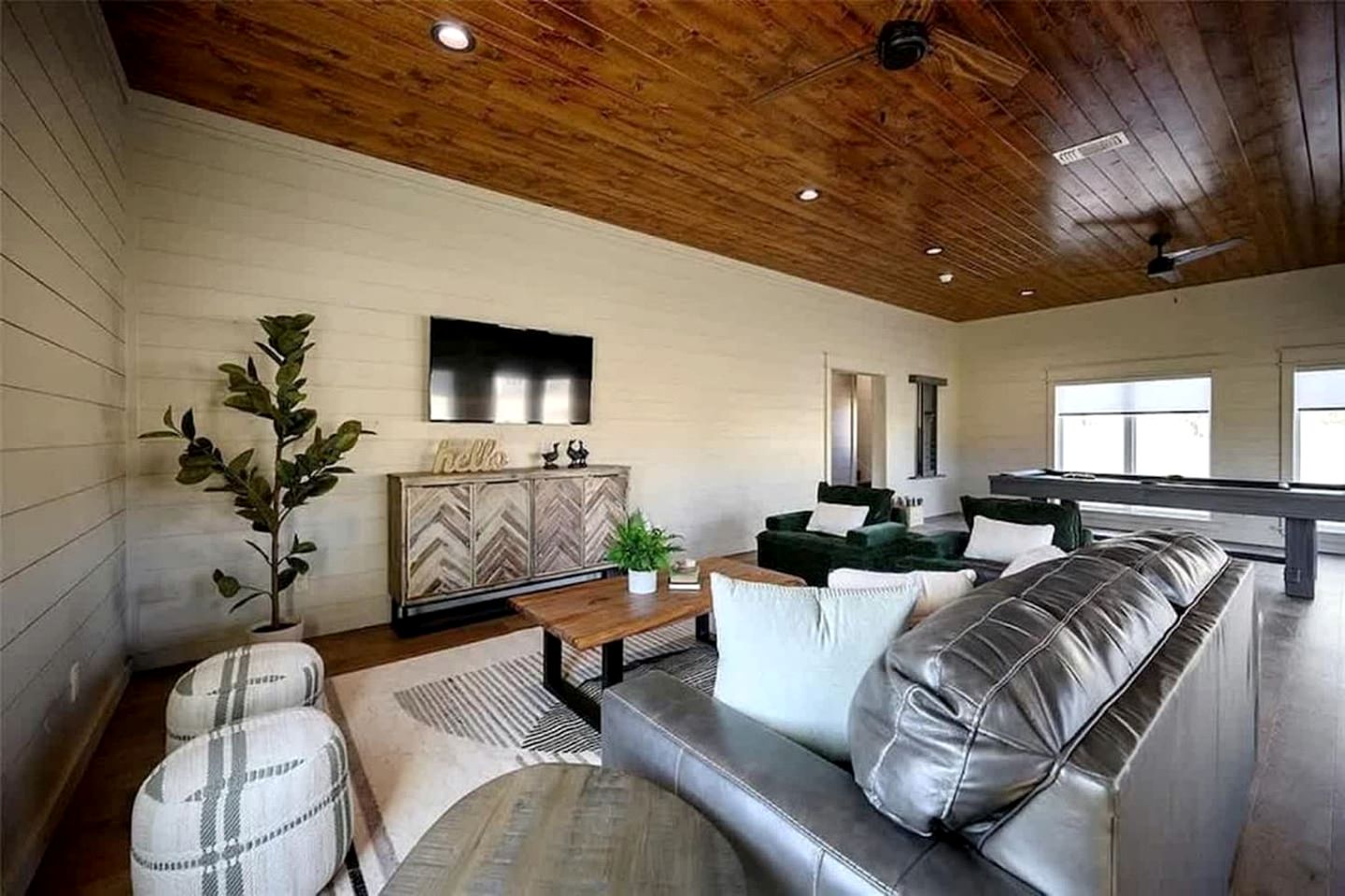 Modern Luxury Cabin with Game Room, Hot Tub & Fire Pit Near Beavers Bend, Broken Bow OK