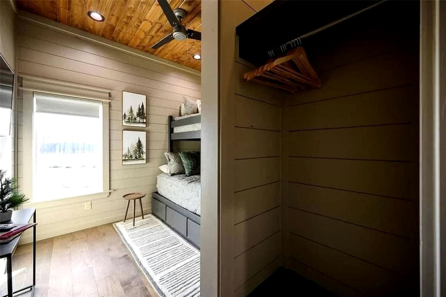 Modern Luxury Cabin with Game Room, Hot Tub & Fire Pit Near Beavers Bend, Broken Bow OK